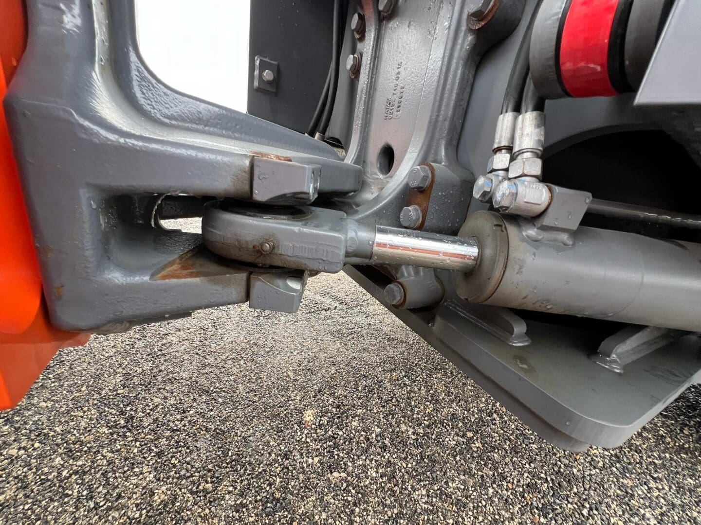Hydraulic cylinder and piston rod on machinery