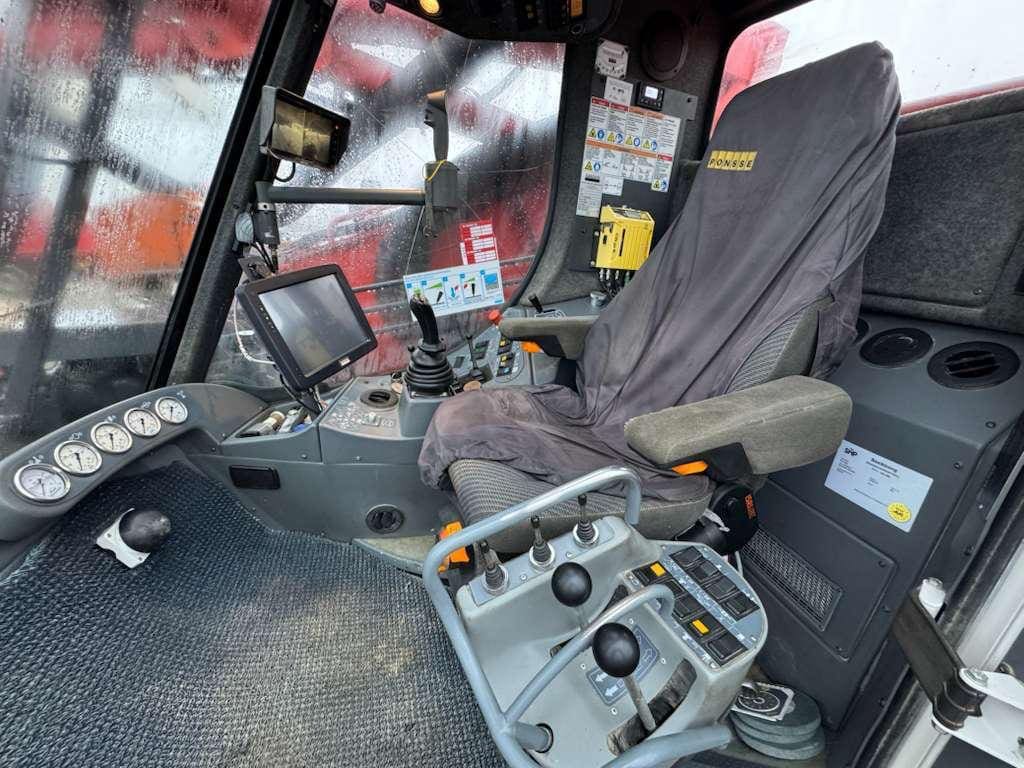 Construction vehicle operator cabin with controls